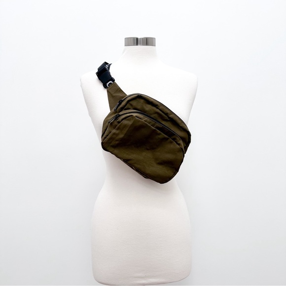 LAST CHANCE! BAGGU Olive Crossbody Bag - Picture 3 of 9